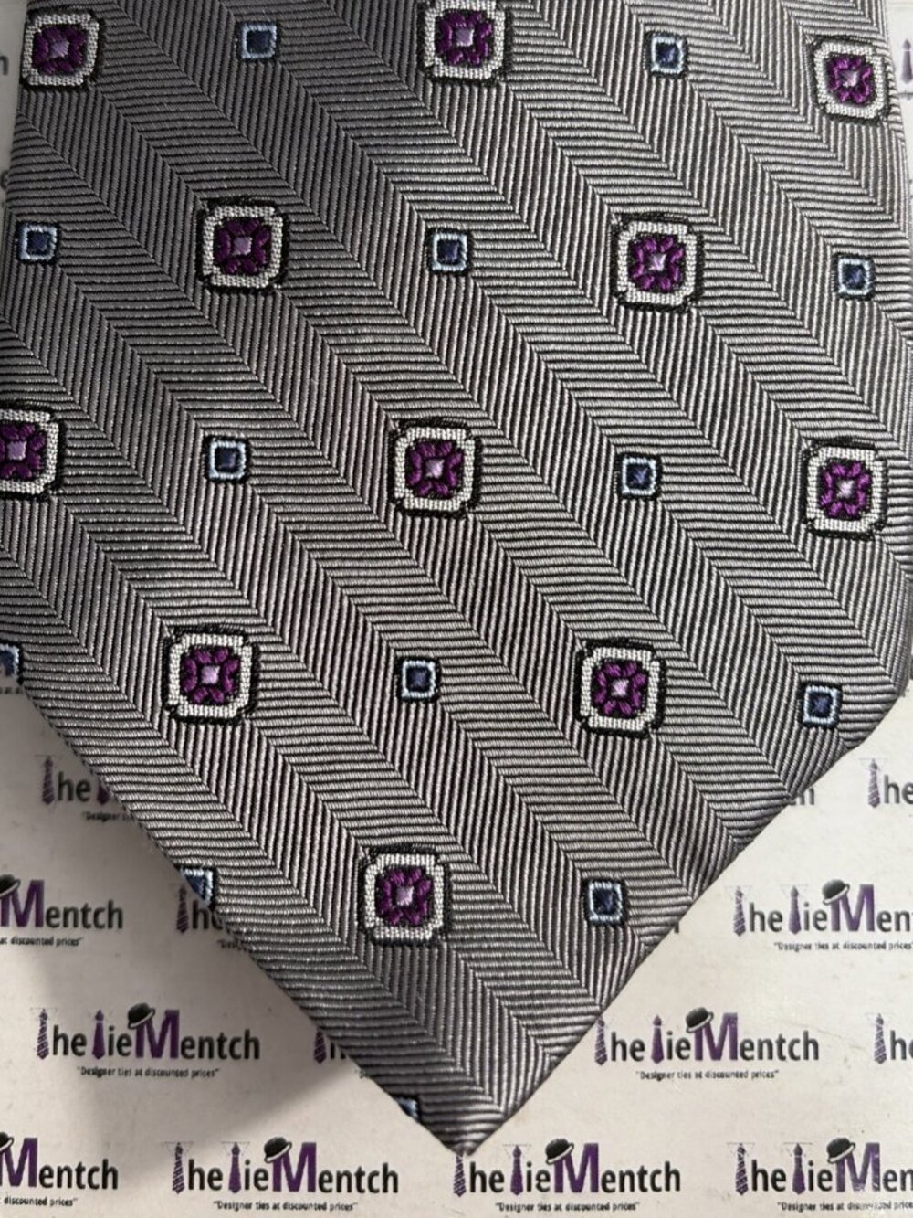 BROOKS BROTHER Silk Gray Herringbone With Geometric Tie BRAND NEW